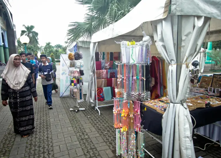 Foto Bazar UMKM di Masjid Al Azhom Kota Tangerang