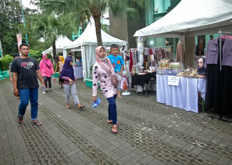 Foto Bazar UMKM di Masjid Al Azhom Kota Tangerang