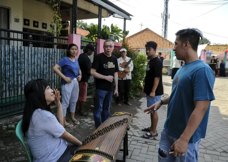 Foto Produksi Film Tentang Budaya Cina Benteng di Kampung Tehyan