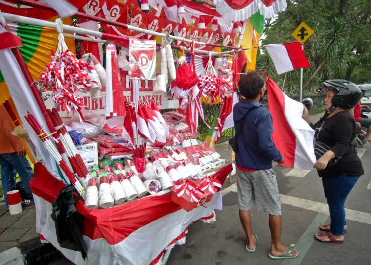 Foto Pedagang Pernak-Pernik HUT Kemerdekaan di Tangerang