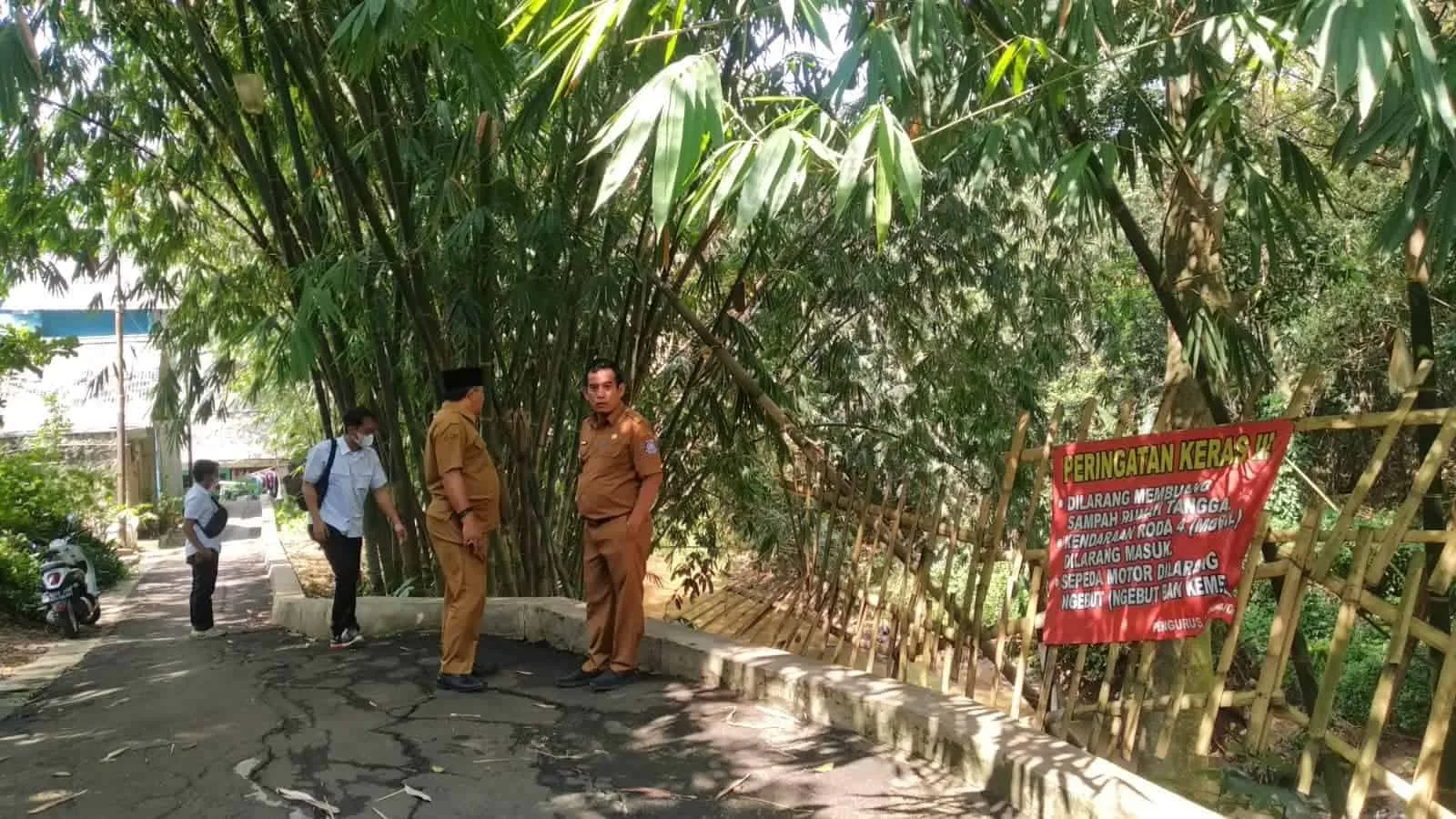 Longsor Mengintai Warga Cireundeu, Petugas BBWS Tinjau Lokasi