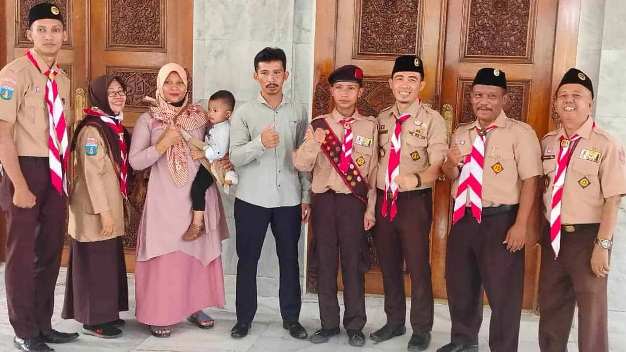 Aat Supriyadi, foto bersama saat melepas peserta jambore nasional, belum lama ini. (ISTIMEWA)