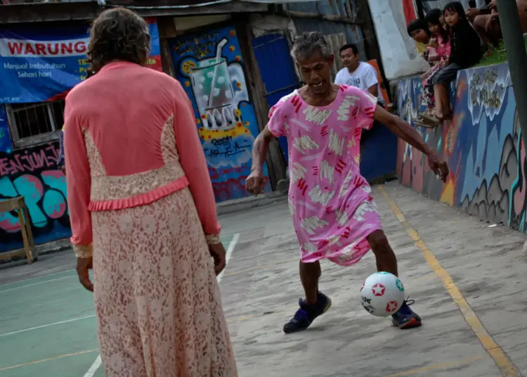 Foto Serunya Lomba Bola Daster HUT RI di Karawaci