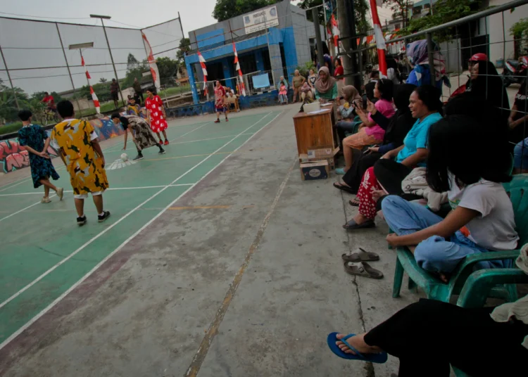 Foto Serunya Lomba Bola Daster HUT RI di Karawaci