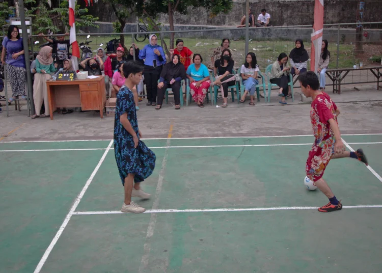 Foto Serunya Lomba Bola Daster HUT RI di Karawaci