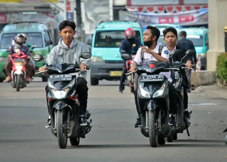 Foto Pelajar di Kabupaten Tangerang Diimbau Tak Bawa Motor ke Sekolah