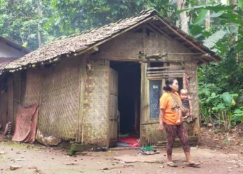 Cemasnya Keluarga Udi, Tinggal di Rumah Reyot, Khawatir Roboh Kala Hujan