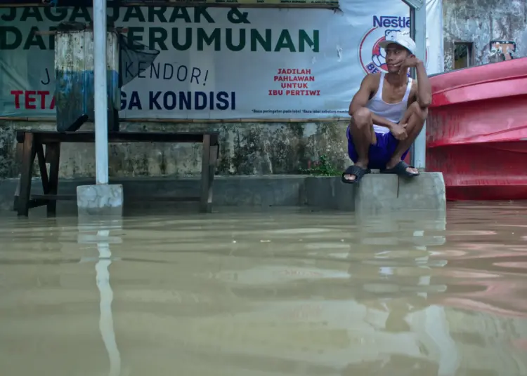 Foto Banjir Akibat Luapan Sungai Cipayaeun di Tigaraksa