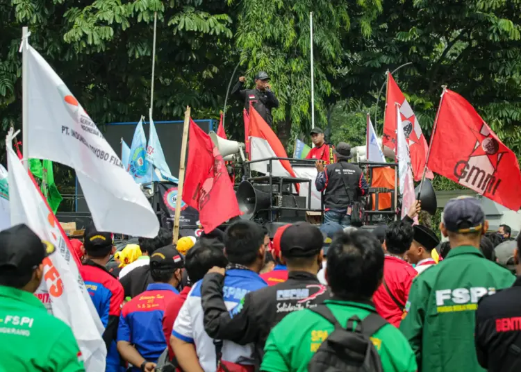 Foto Aksi Unjuk Rasa Tolak Kenaikan Harga BBM di Kota Tangerang