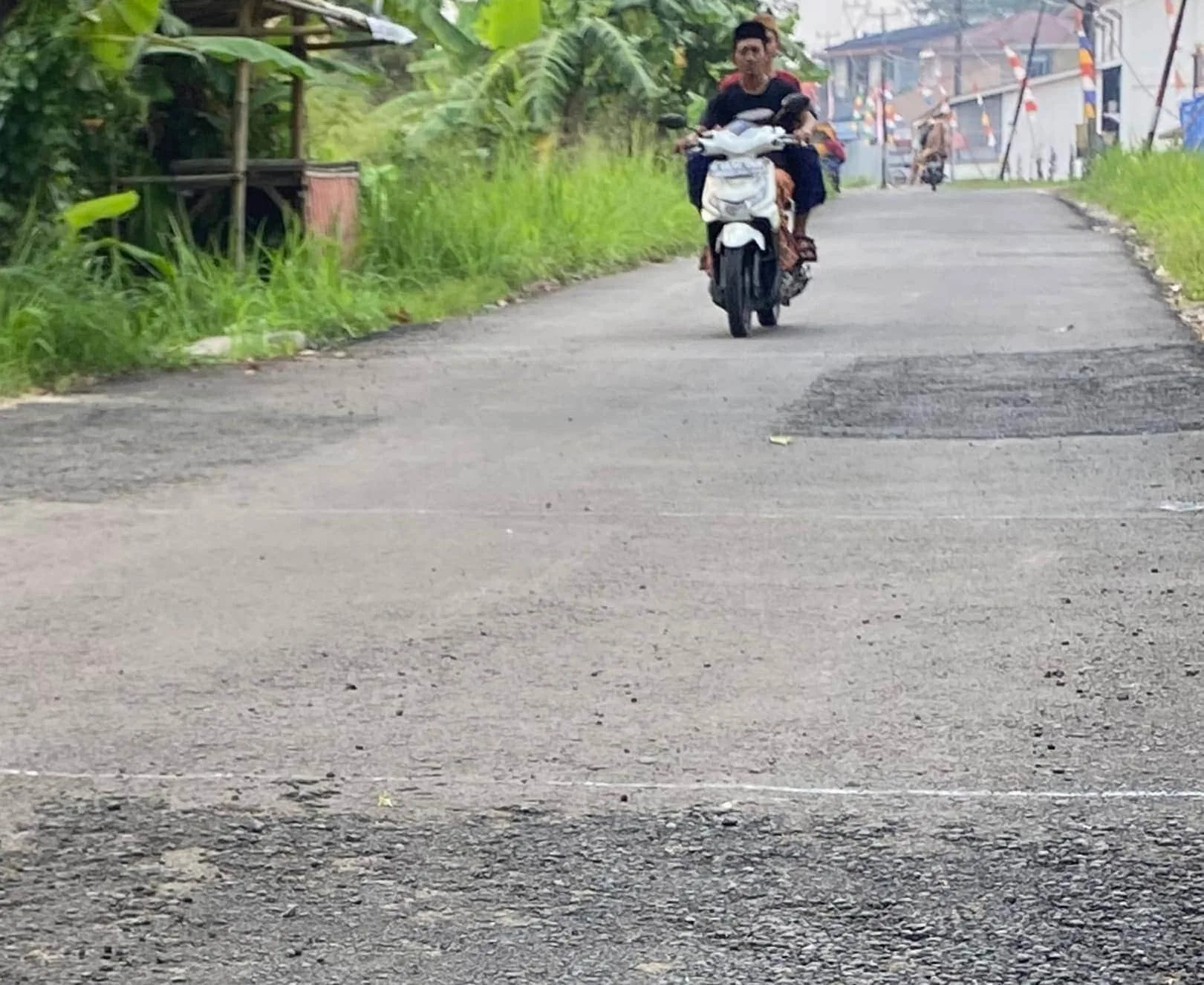 Pekerjaan ruas jalan Batubantar - Kadukacang, Kecamatan Cimanuk, Kabupaten Pandeglang, terancam tak dibayar. (NIPAL SUTIANA/SATELITNEWS.ID)