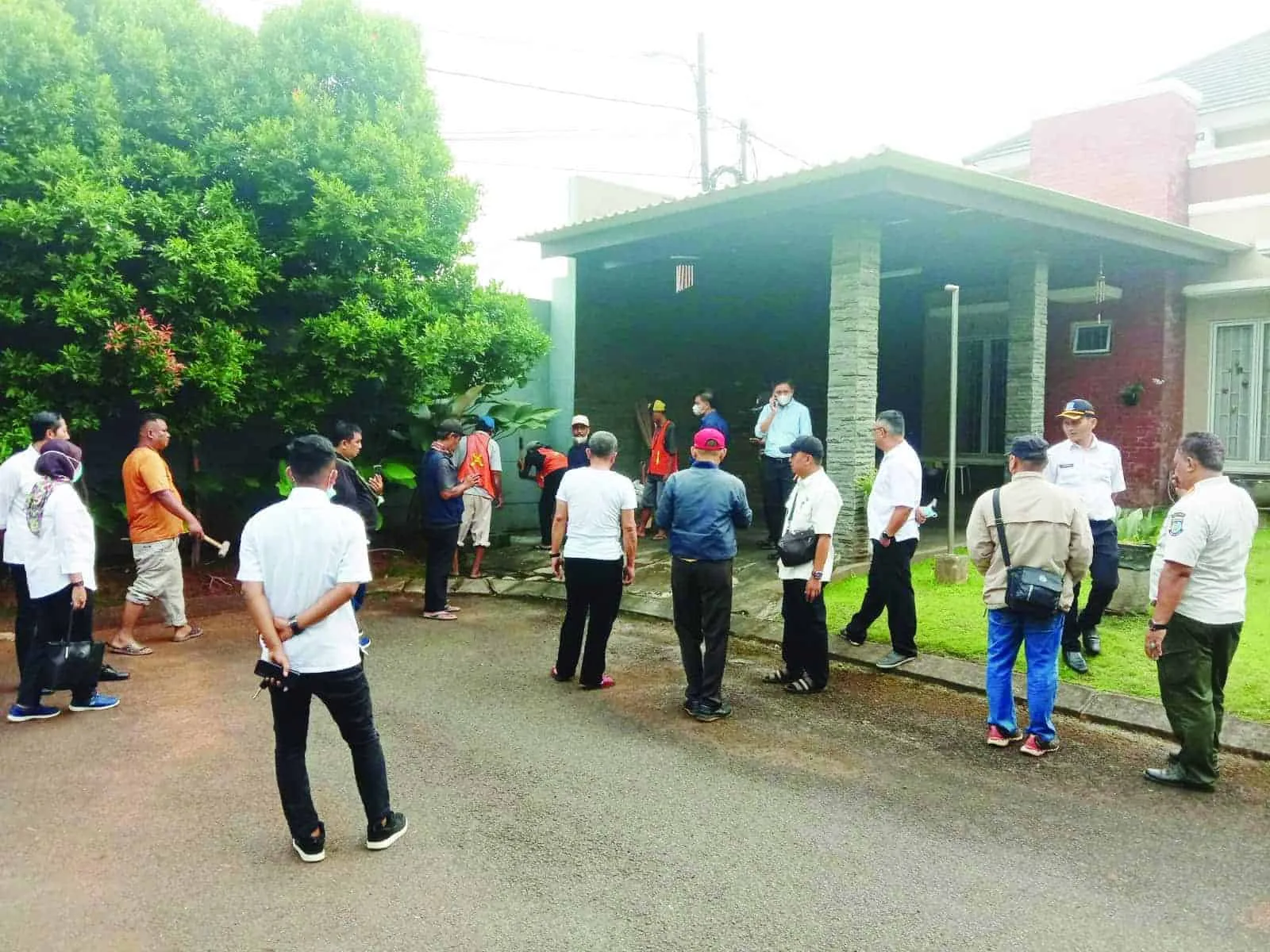 DSDABMBK Tangsel Jebol Saluran Air di Pondok Jagung