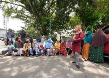 Penundaan Pilkades Citorek Timur Ditolak, Emak-emak Geruduk DPRD Lebak