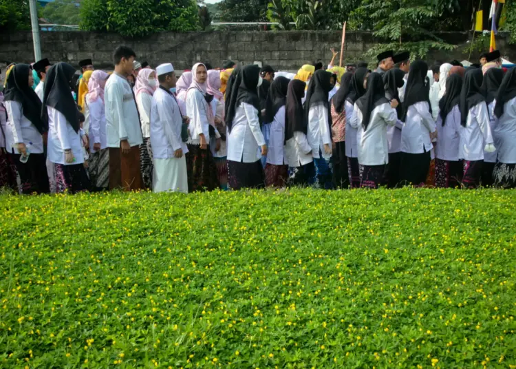 Foto Jalan Sehat Sarungan di Kota Tangerang