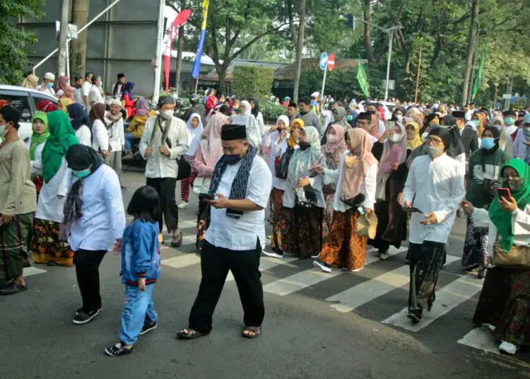 Foto Jalan Sehat Sarungan di Kota Tangerang