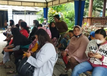 Warga Neglasari Terima BLT dan BPNT Tahap Kedua