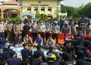 Temui Mahasiswa, Anggota DPRD Kota Tangerang Teken Pakta Integritas Terkait Kenaikan BBM