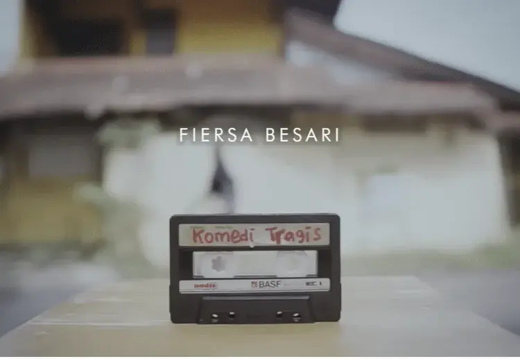 Lirik Lagu Komedi Tragis - Fiersa Besari