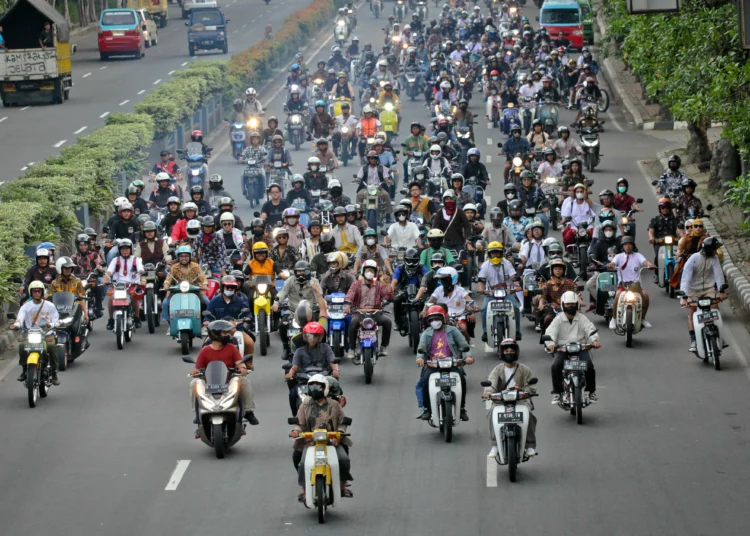 Foto Penghobi Motor Riding Sore Peringati Hari Sumpah Pemuda