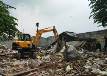 Berdiri di Atas Lahan Pengairan, Puluhan Bangunan di Neglasari Dibongkar Paksa