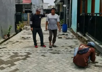 Anggota DPRD Fraksi Gerindra Dapat Aspirasi Jalan Lingkungan dan Kursi Roda