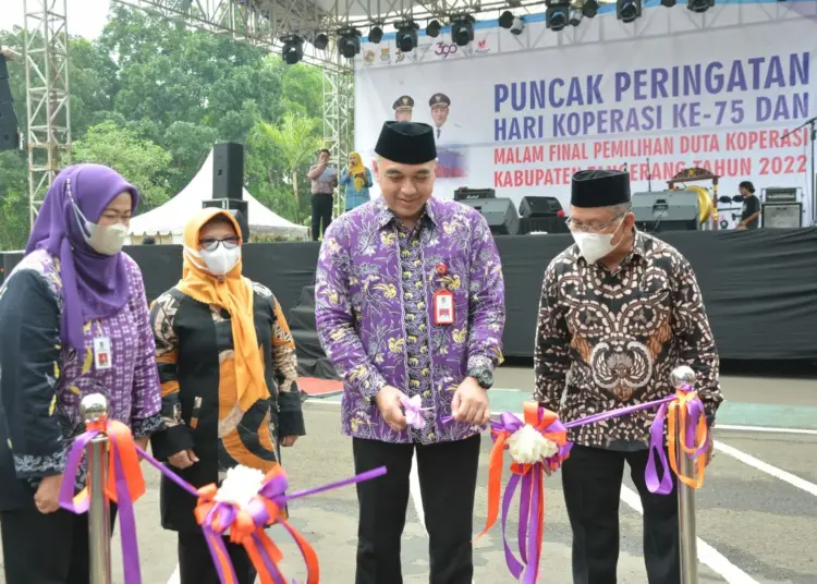 Stand Bazar HUT Koperasi dan Job Fair Mini Diminati Pengunjung