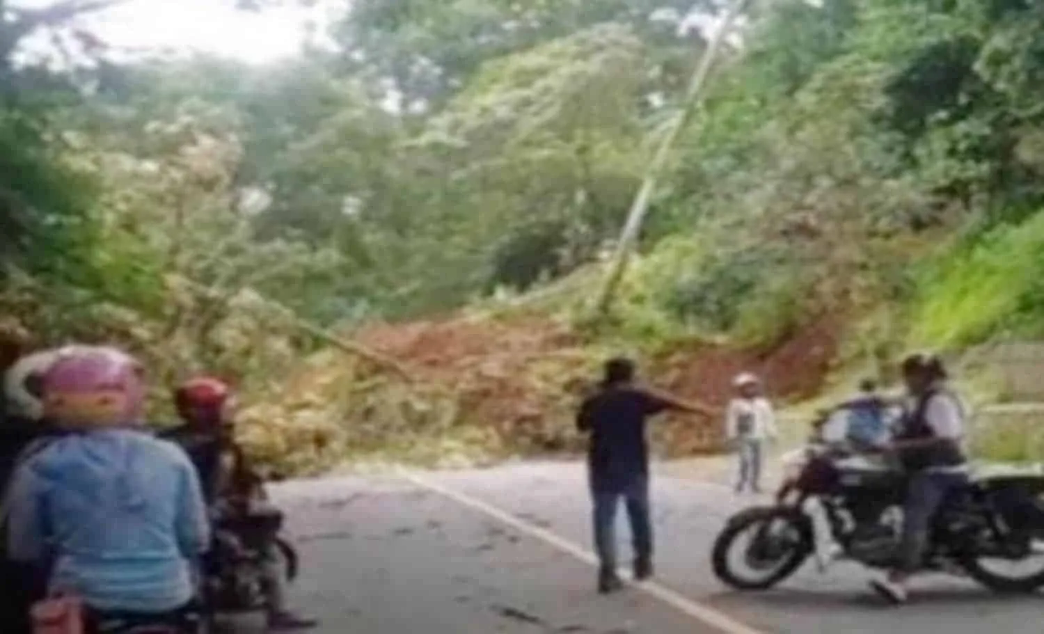 Dampak Gempa Cianjur, Jalan Puncak-Cipanas Tertimbun Longsor