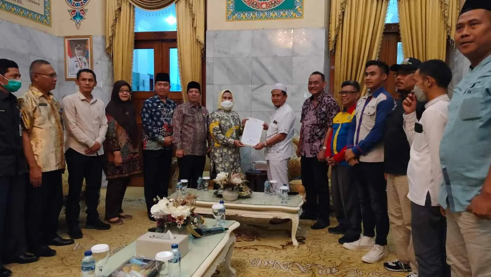 Dewan pengupahan usai audiensi dengan Bupati Serang, Ratu Tatu Chasanah, Jumat (18/11/2022). (ISTIMEWA)