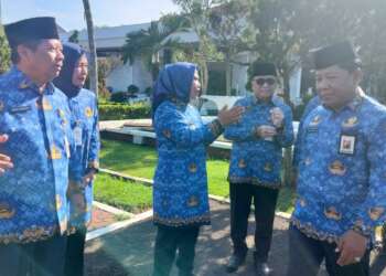 Pejabat Eselon II Pemkab Serang dan Bupati Serang Ratu Tatu Chasanah, usai upacara HUT Korpri ke 51, di halaman Pendopo Bupati Serang, Selasa (29/11/2022). (SIDIK/SATELITNEWS.COM)