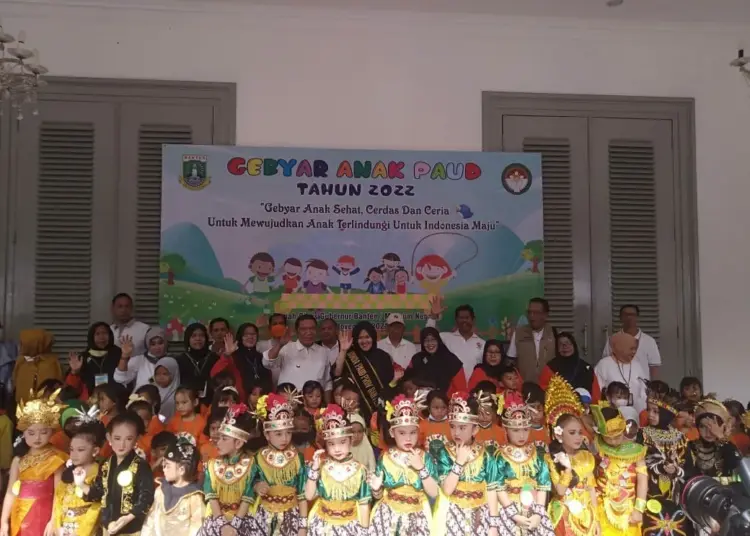 Penjabat (PJ) Gubernur Banten Al Muktabar, membuka kegiatan Gebyar Anak PAUD tahun 2022, di Pendopo Rumah Dinas (Rumdin), Kota Serang, Minggu (27/11/2022). (ISTIMEWA)