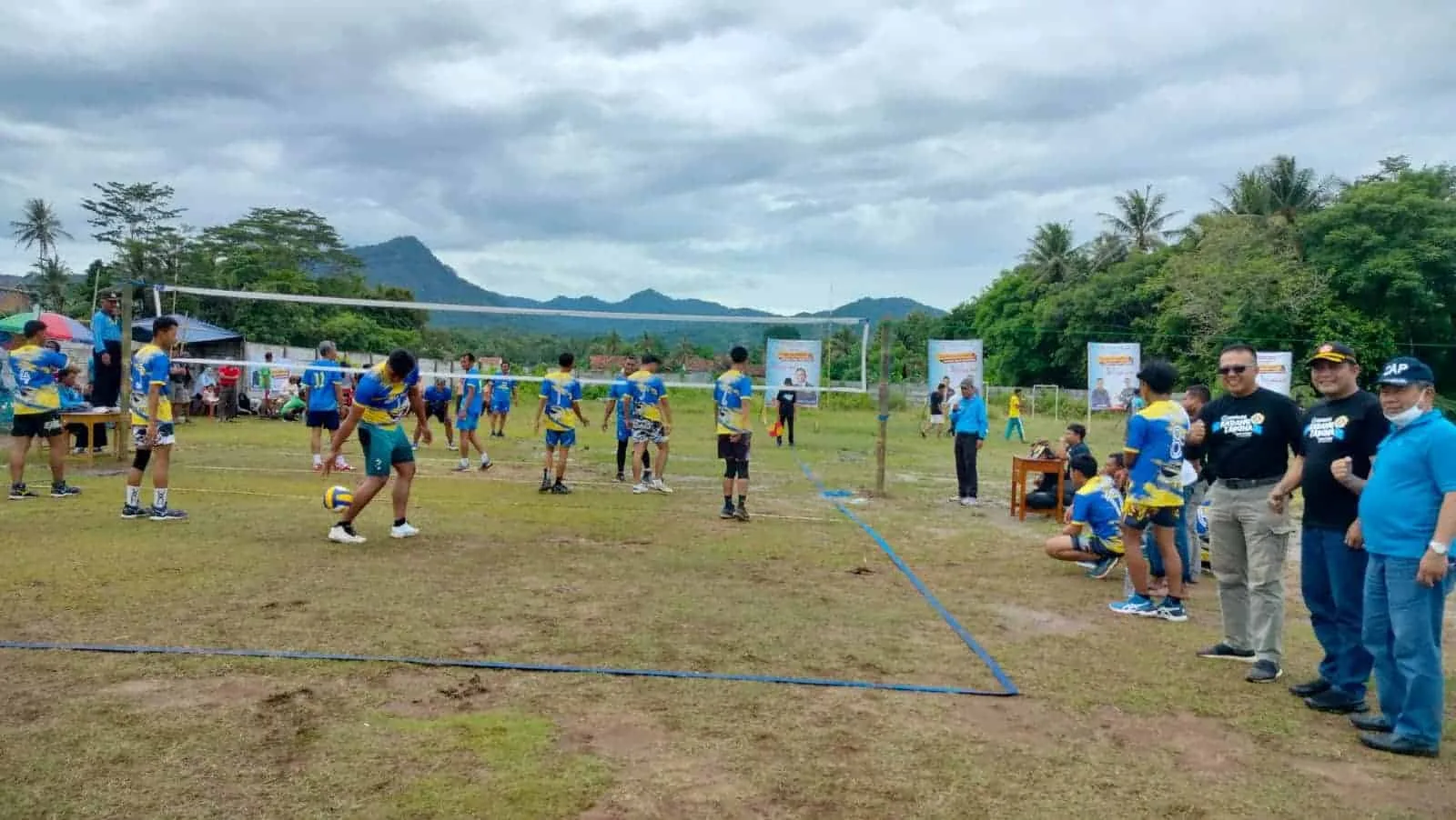 Turnamen Bola Voli di Anyer, dalam rangka peringatan Hari Pahlawan. (ISTIMEWA)