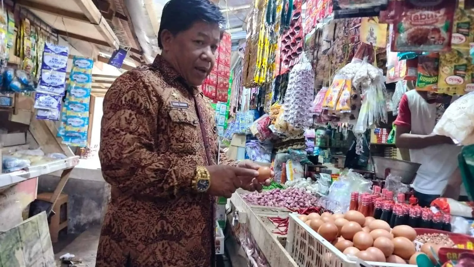 Kepala Diskoumperindag Kabupaten Serang, Adang Rahmat, akan tingkatkan Operasi Pasar. (ISTIMEWA)