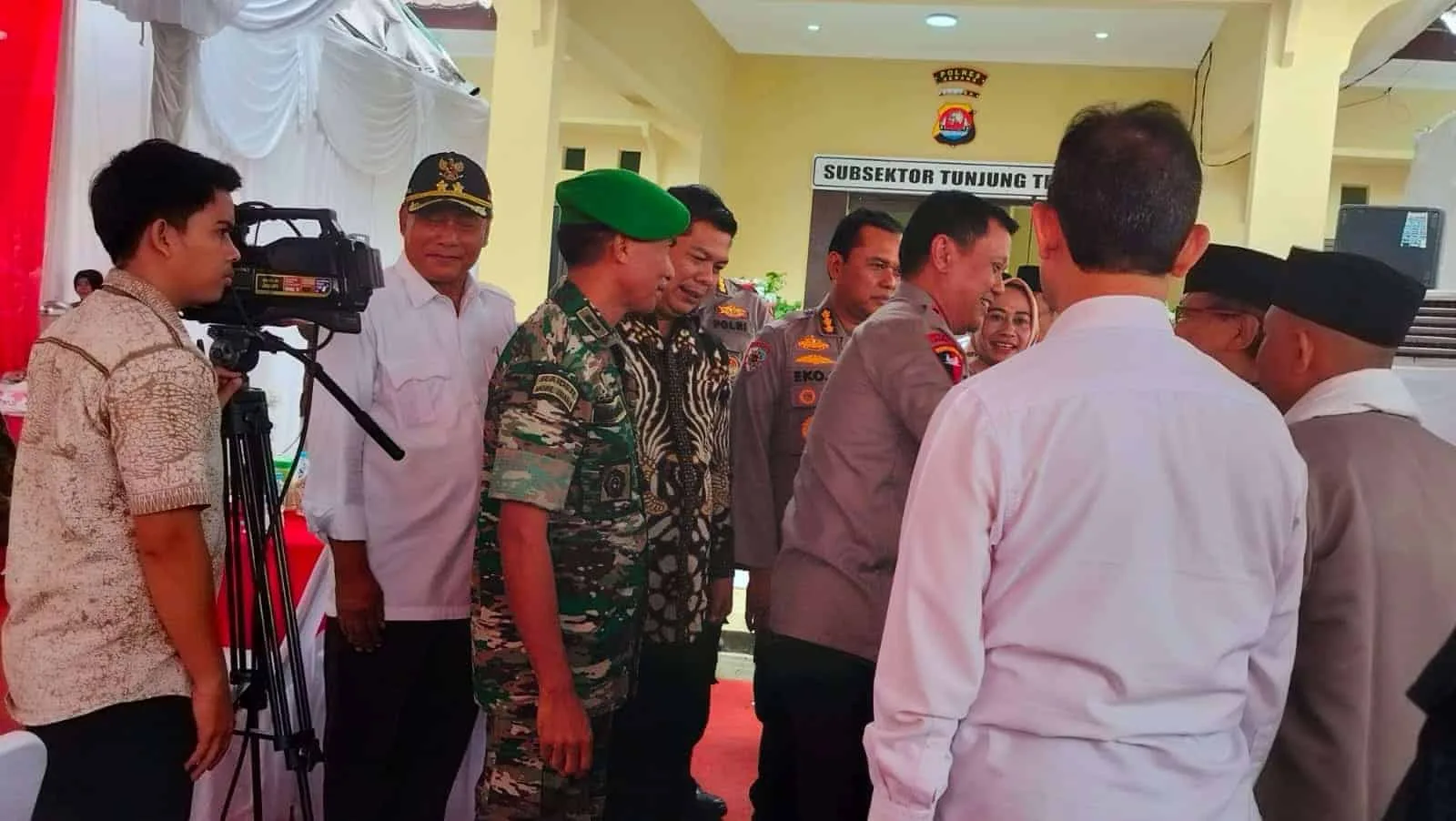 Kapolda Banten meninjau dua kantor Subsektor Polsek, sekaligus meresmikannya. (ISTIMEWA)