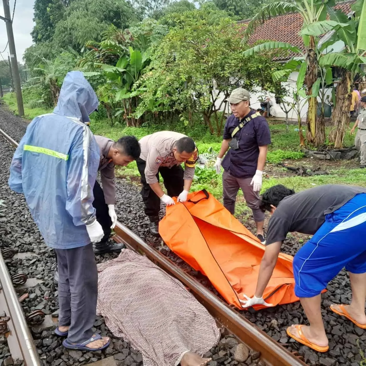 Anak 12 Tahun Tewas Disambar KRL di Kecamatan Jambe