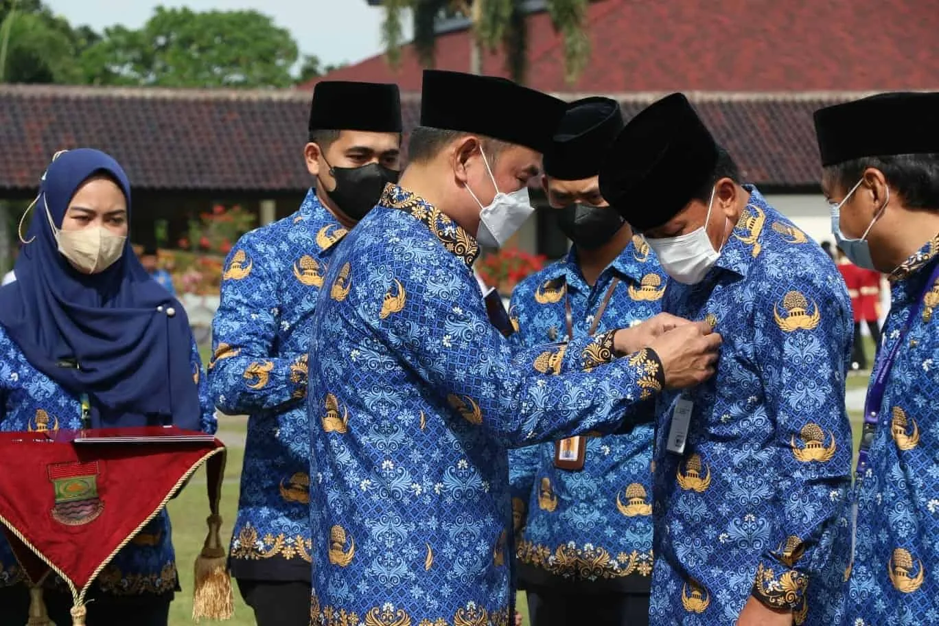 Sekda Rudi Terima Satyalencana Karya Satya 30 Tahun dari Presiden RI