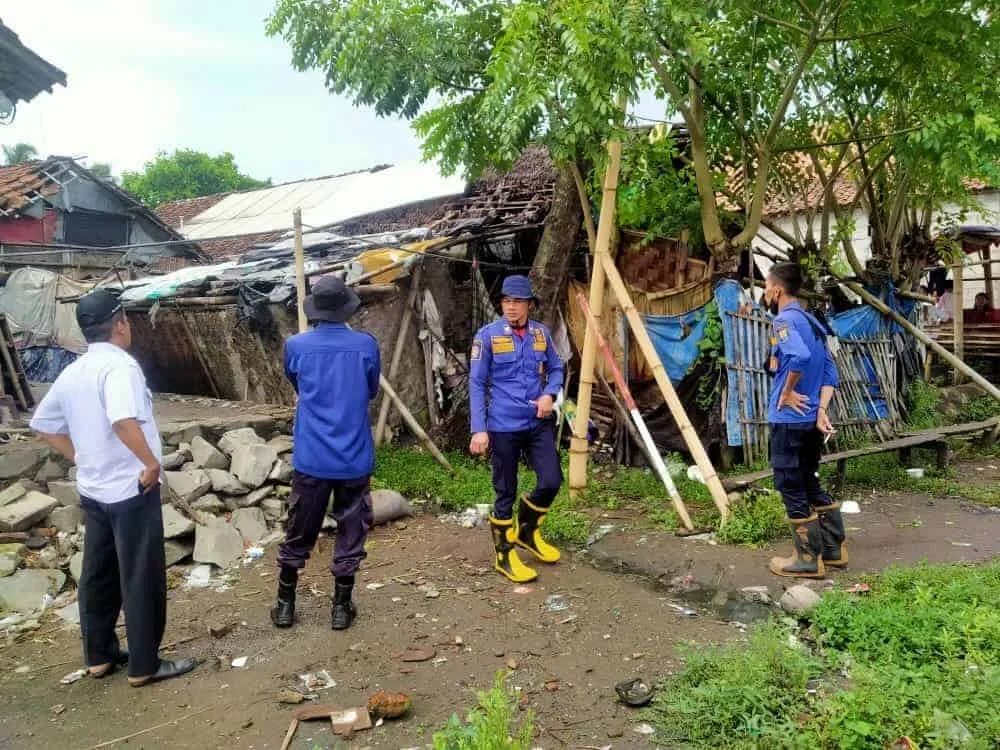 Diterjang Angin Kencang, 1 Rumah di Mauk Roboh