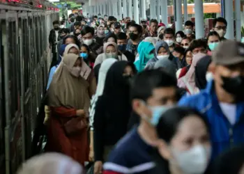 Foto Penambahan Layanan KRL Jabodetabek Pada Malam Tahun Baru