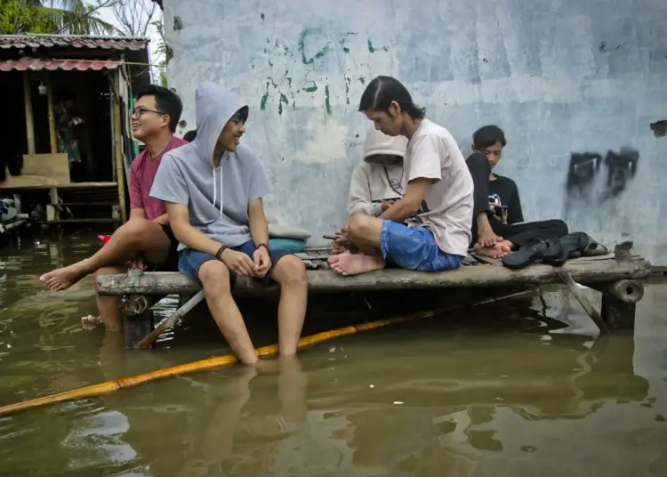 Foto Banjir Rob di Kawasan Pantai Tanjung Pasir Tangerang