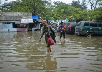 Masyarakat Pesisir Kabupaten Tangerang Diminta Waspada Gelombang Tinggi