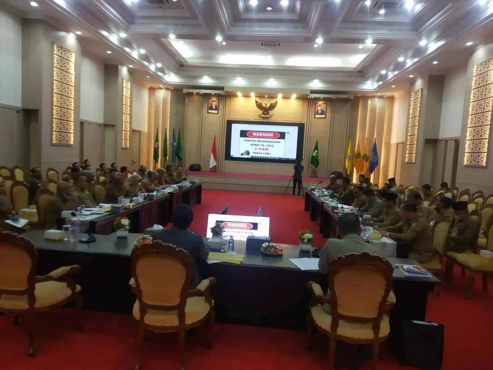 Rapat Pimpinan (Rapim) terkait dengan progress serapan anggaran 2022 menjelang akhir tahun, yang dihadiri oleh seluruh Kepala OPD, di Pendopo Gubernur Banten, KP3B, Curug, Kota Serang, Selasa (27/12/2022). (LUTHFI/SATELITNEWS.COM)