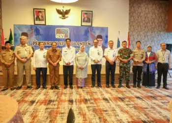 Pj Gubernur Banten Al Muktabar, menghadiri Peresmian Studio Produksi Lembaga Penyiaran Publik Radio Republik Indonesia (LPP RRI) Banten, menjadi Stasiun Penyiaran Tipe C, di Aula Dinas PUPR Provinsi Banten, KP3B Curug, Kota Serang, Senin (16/1/2023). (ISTIMEWA)