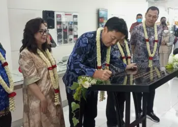 President Director PT Honda Prospect Motor, Kotaro Shimizu, meresmikan dealer baru di Kota Cilegon, Selasa (17/1/2023). (ISTIMEWA)