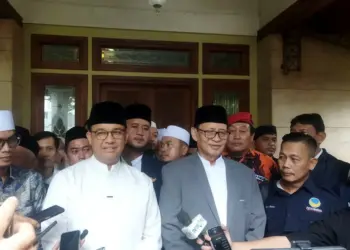 Kunjungi Rumah Wahidin, Anies Minta Doa