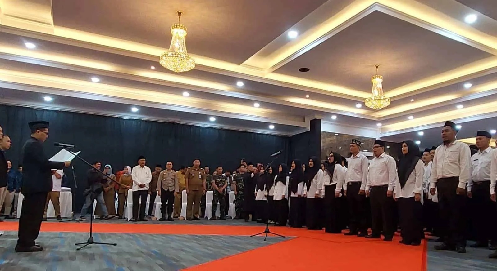 Dalam pelantikan PPS di Kota Serang, Ketua KPU setempat berpesan, agar PPS bekerja profesional dan tak mudah tergoda oleh hal-hal yang dapat mencederai Pemilu, Selasa (24/1/2023). (ISTIMEWA)