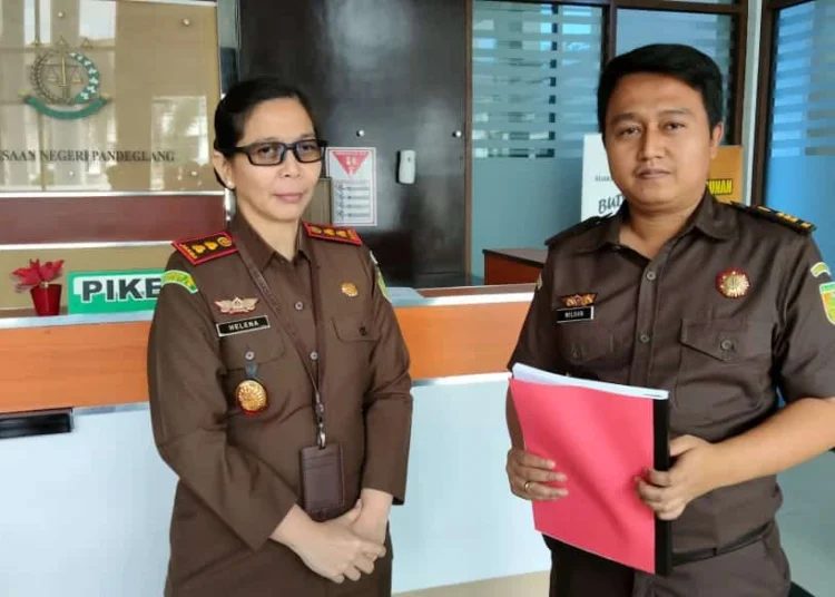 Helena Octavianne, Kajari Pandeglang, saat memberikan keterangan. (ISTIMEWA)