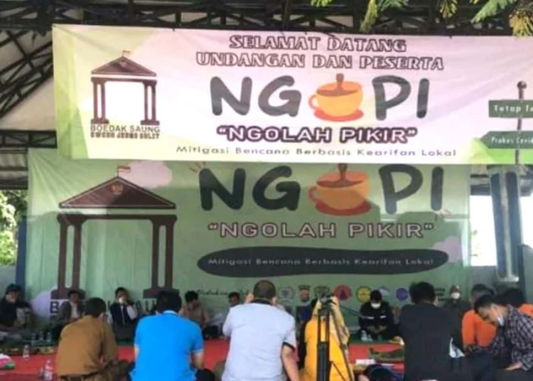 Salah satu kegiatan yang digagas Perkumpulan Boedak Saung, adalah Diskusi Terbuka atau “NGOPI” NGOlah Pikir, untuk menggali potensi, beberapa waktu lalu. (ISTIMEWA)