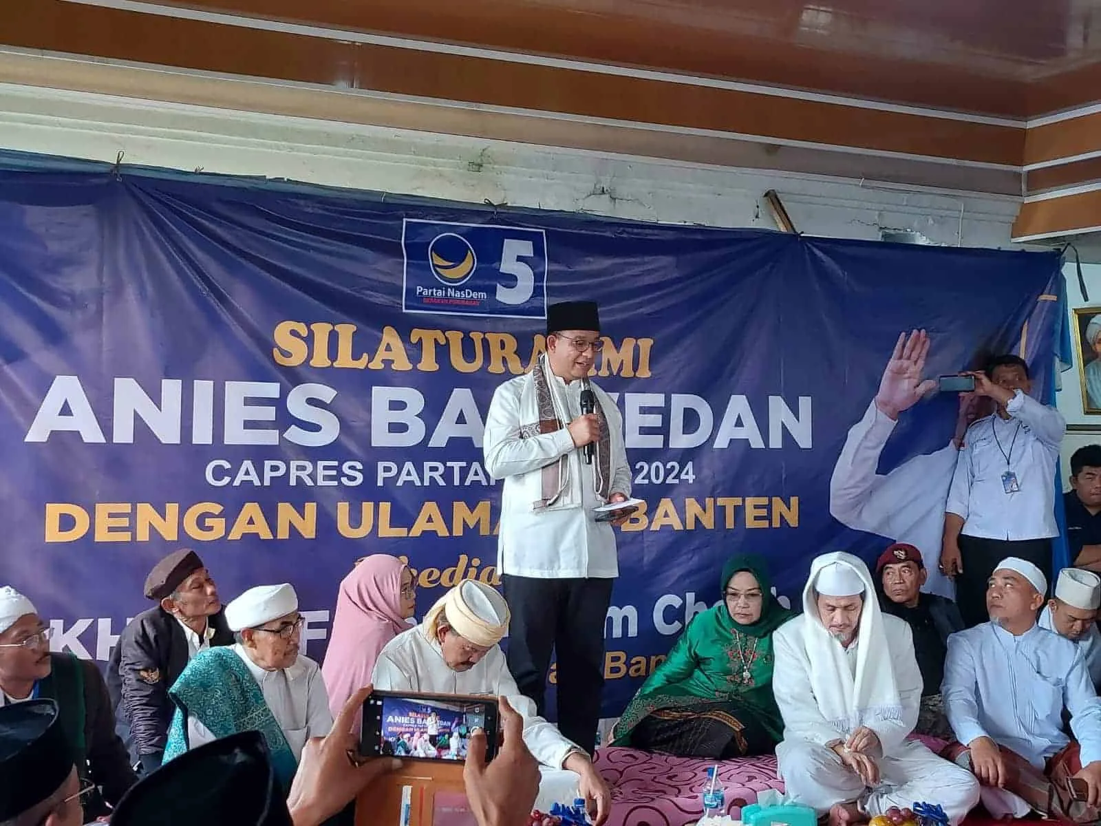 Safari politik Anies Baswedan di kawasan Banten Lama, Provinsi Banten, Selasa (24/1/2023). (LUTHFI/SATELITNEWS.COM)