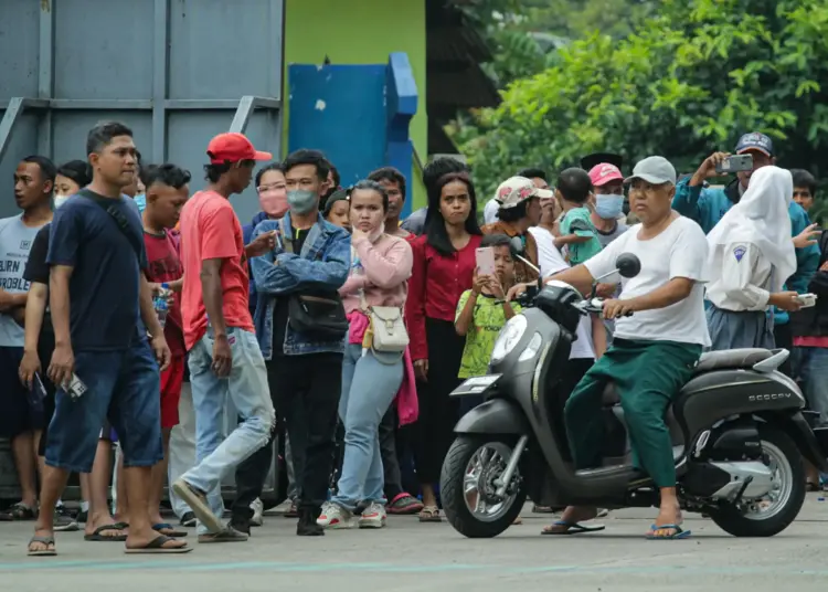 Foto Kebakaran Pabrik Kemasan Plastik di Tangerang