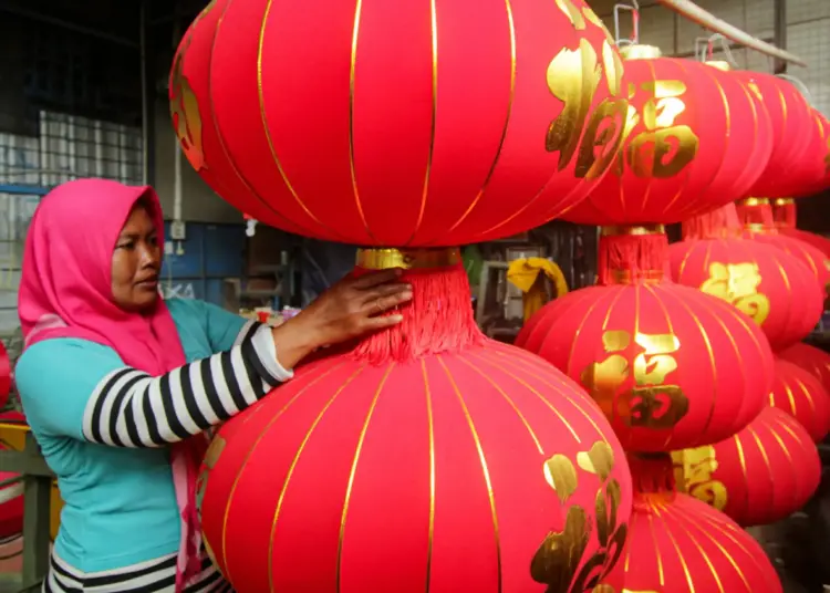 Foto Pembuatan Lampion Jelang Imlek di Tangerang