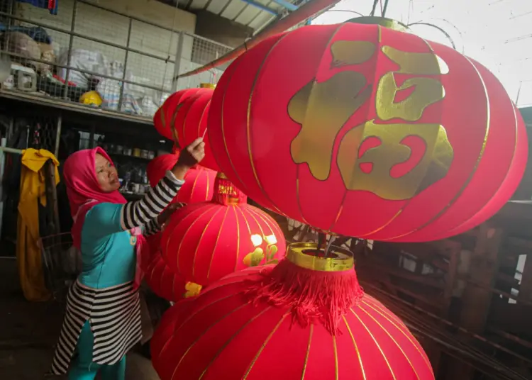 Foto Pembuatan Lampion Jelang Imlek di Tangerang