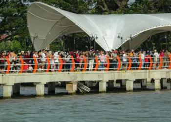 Foto Liburan Imlek di Kawasan Situ Cipondoh